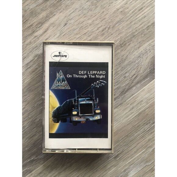 DEF LEPPARD "ON THROUGH THE NIGHT" CASSETTE TAPE 1986 ROCK MERCURY - Picture 1 of 5